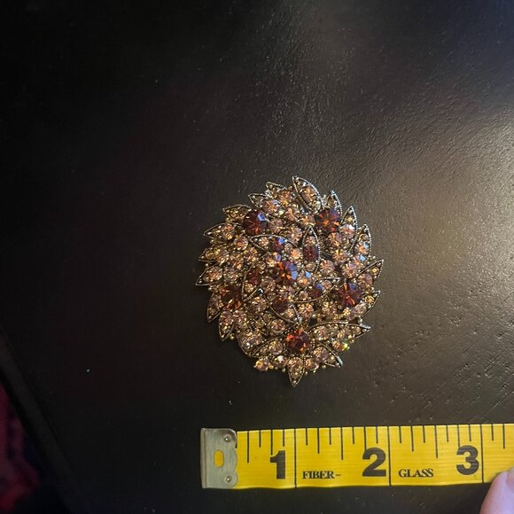 Vintage Gold Tone Starburst Brooch with Amber and Brown Rhinestones - Picture 5 of 6